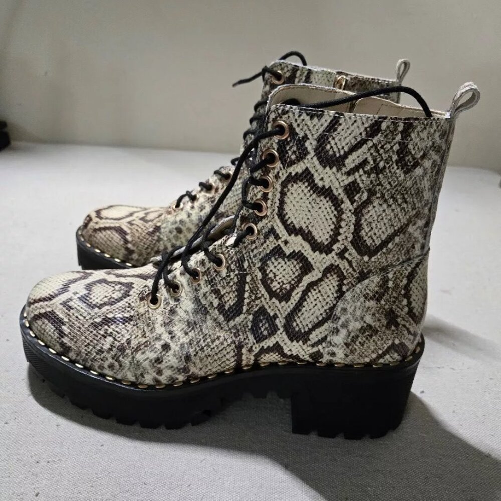 Vince Camuto Mecale Natural Snake Chunky Heel Combat Booties Lace Up Size 9.5